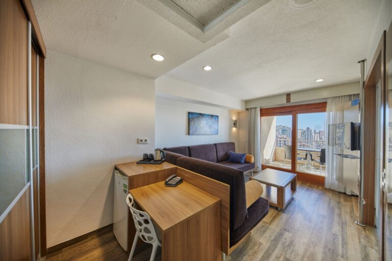 KQciZw0A min 768x512