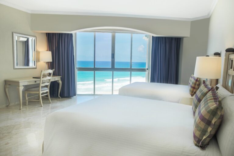 Sandos Cancun Room Suite Caribe 28 min 768x512