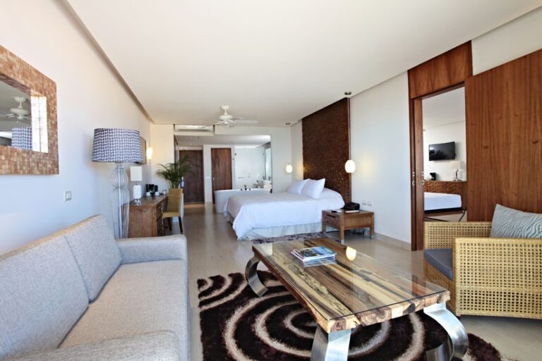 Sandos Finisterra Finist Suites OneBedroom Master 03 768x512