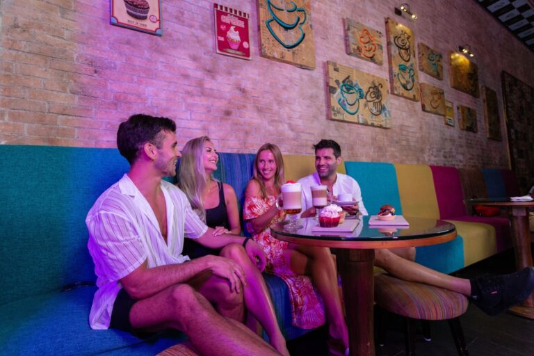 Sandos Playacar Cupcake cafe 01 23 min 768x512