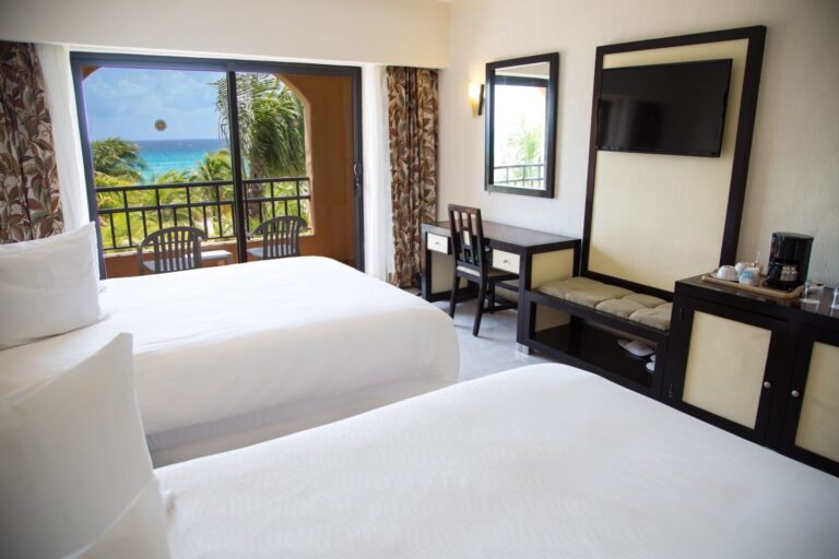 Sandos Playacar Room Superior OceanFront 06 1 min 768x512