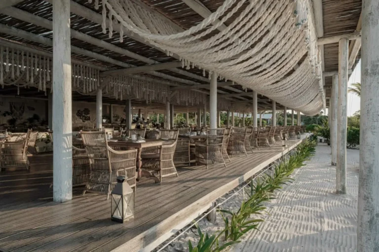 Su Casa Desaturada 1536x1024 1 768x512