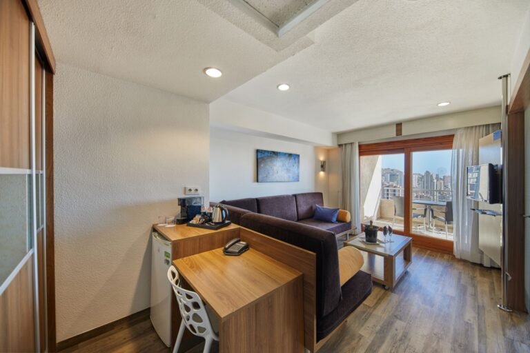 YkYmIiGQ min 768x512