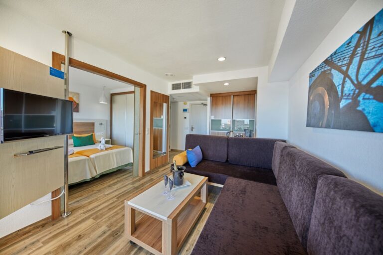 kShfEBfA min 768x512